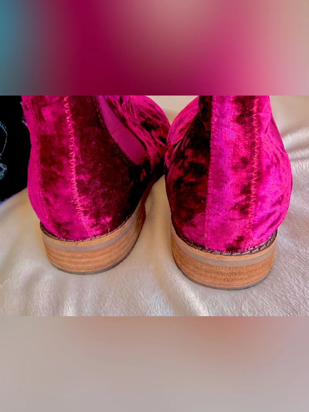 TOMS Ella Black Cherry Crushed Velvet Chelsea Booties M6